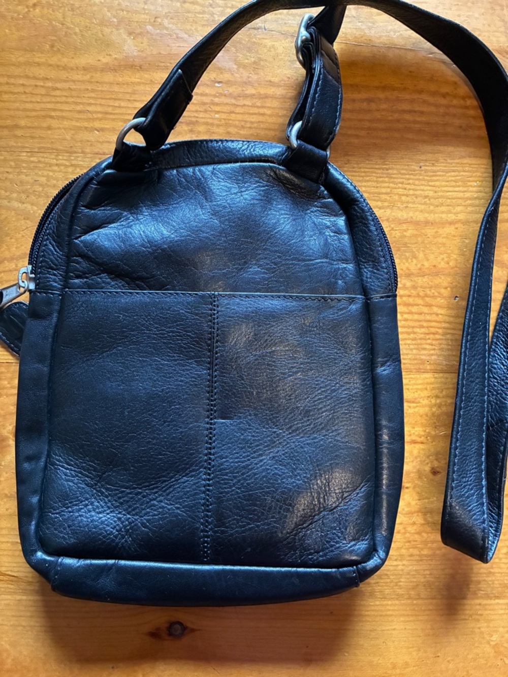 Black leather Frye small crossbody bag - Picture 9 of 12